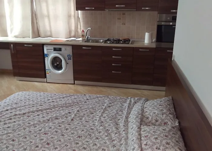 Garsoniere Dinu Бухарест